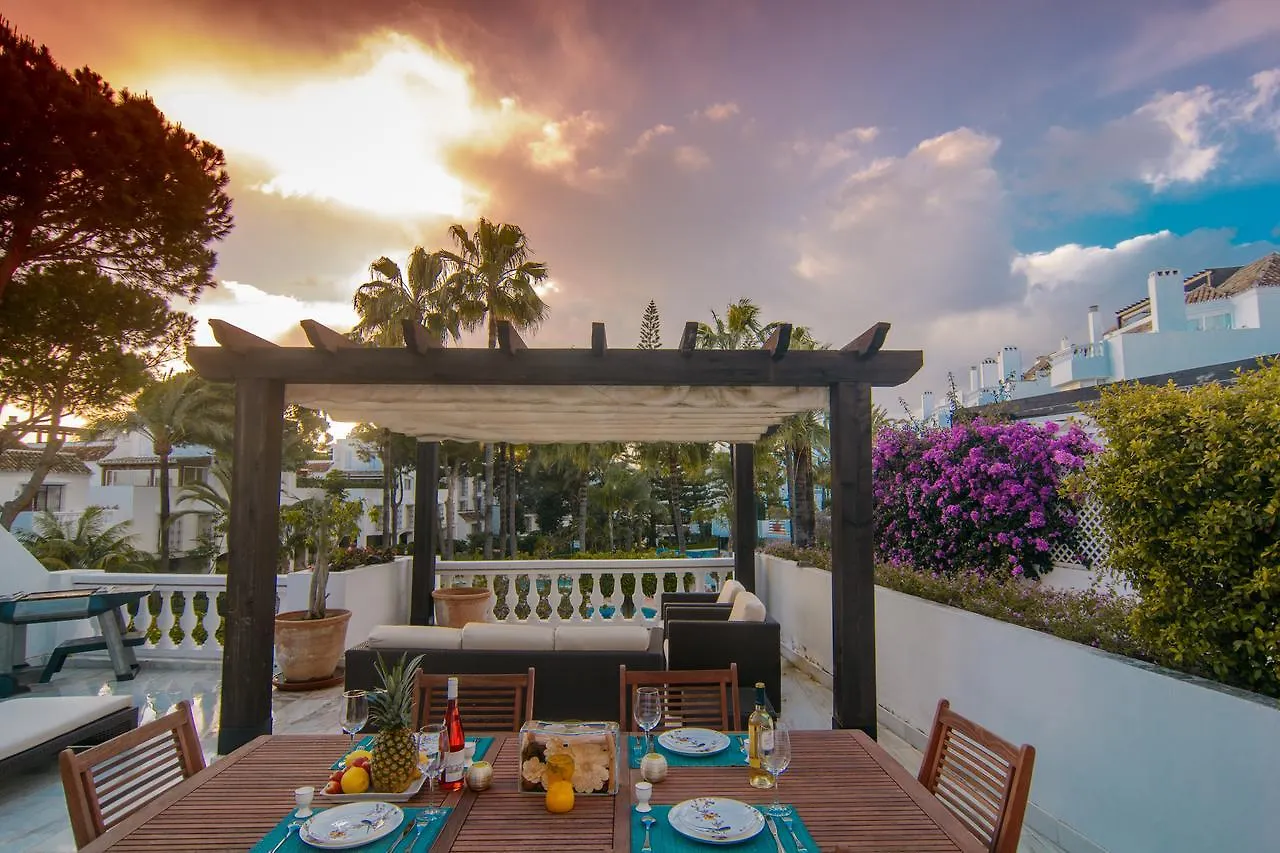Apartment In White Pearl Beach contacts